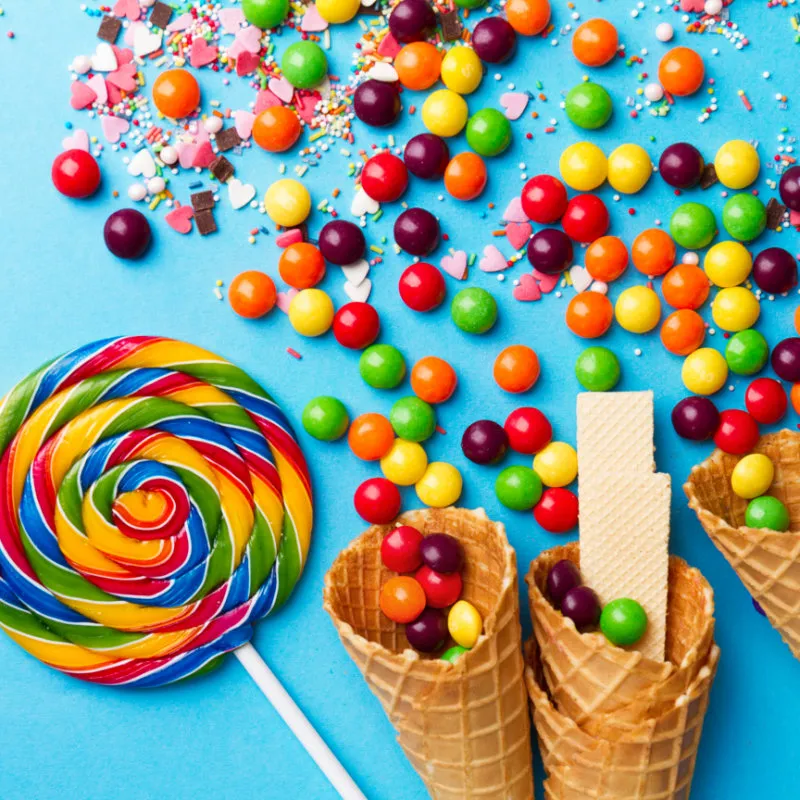 Toppings: Streusel, Soßen und Waffeln für die Eisbar